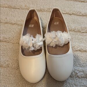 H&M Cream Ballet Flats with Floral Detail